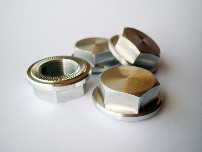 UberRC Enclosed Wheel Nuts x4- Silver Billet