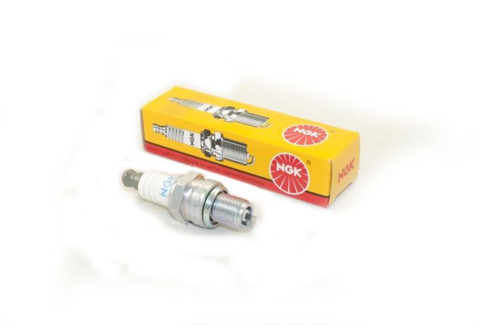 NGK CMR7H Spark Plug